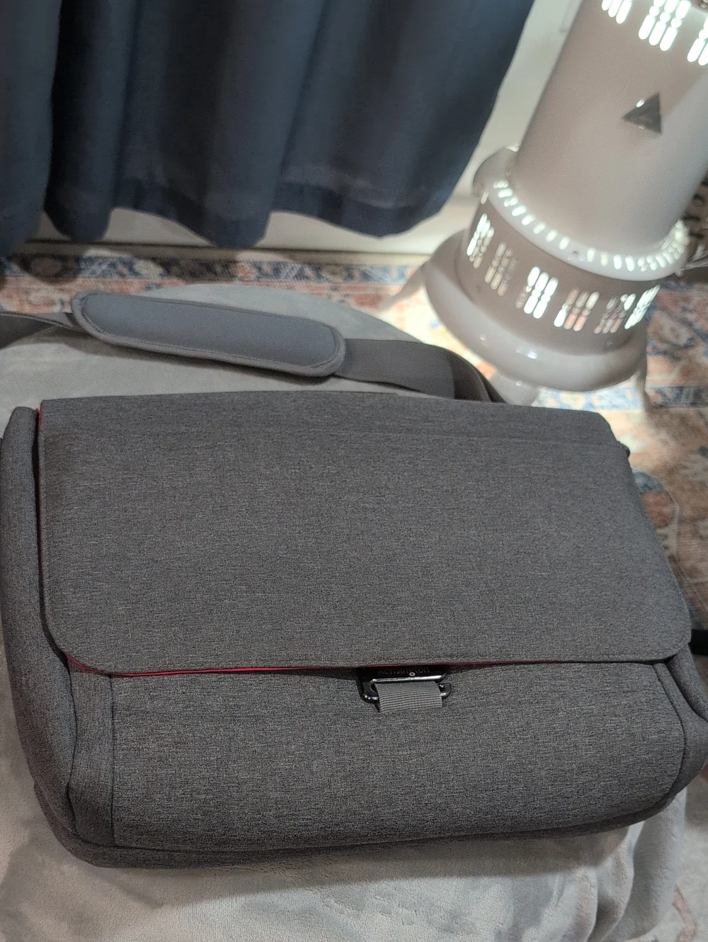 Kensington LM340 14.4'' Laptop Messenger Bag